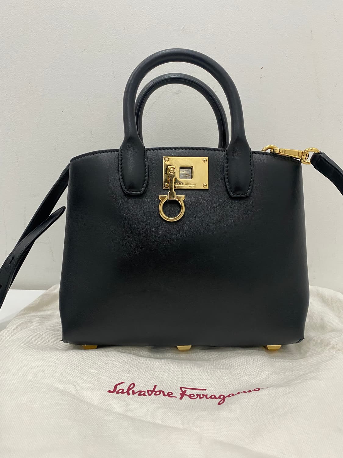 페라가모 스몰 스튜디오백 블랙 상품이미지3