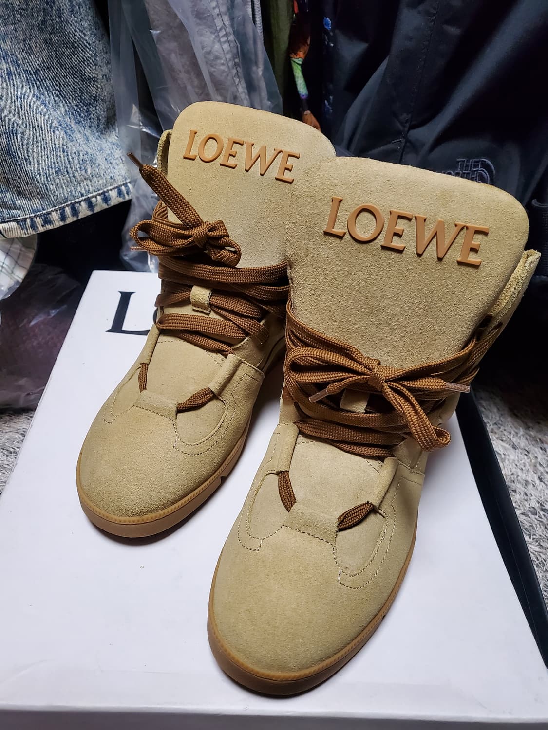 로에베 하이탑 스니커즈 베이지 디자인착샷참고 상품이미지3