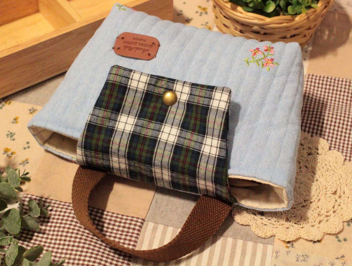 핸드메이드 블루 누빔 손잡이 파우치 상품이미지3