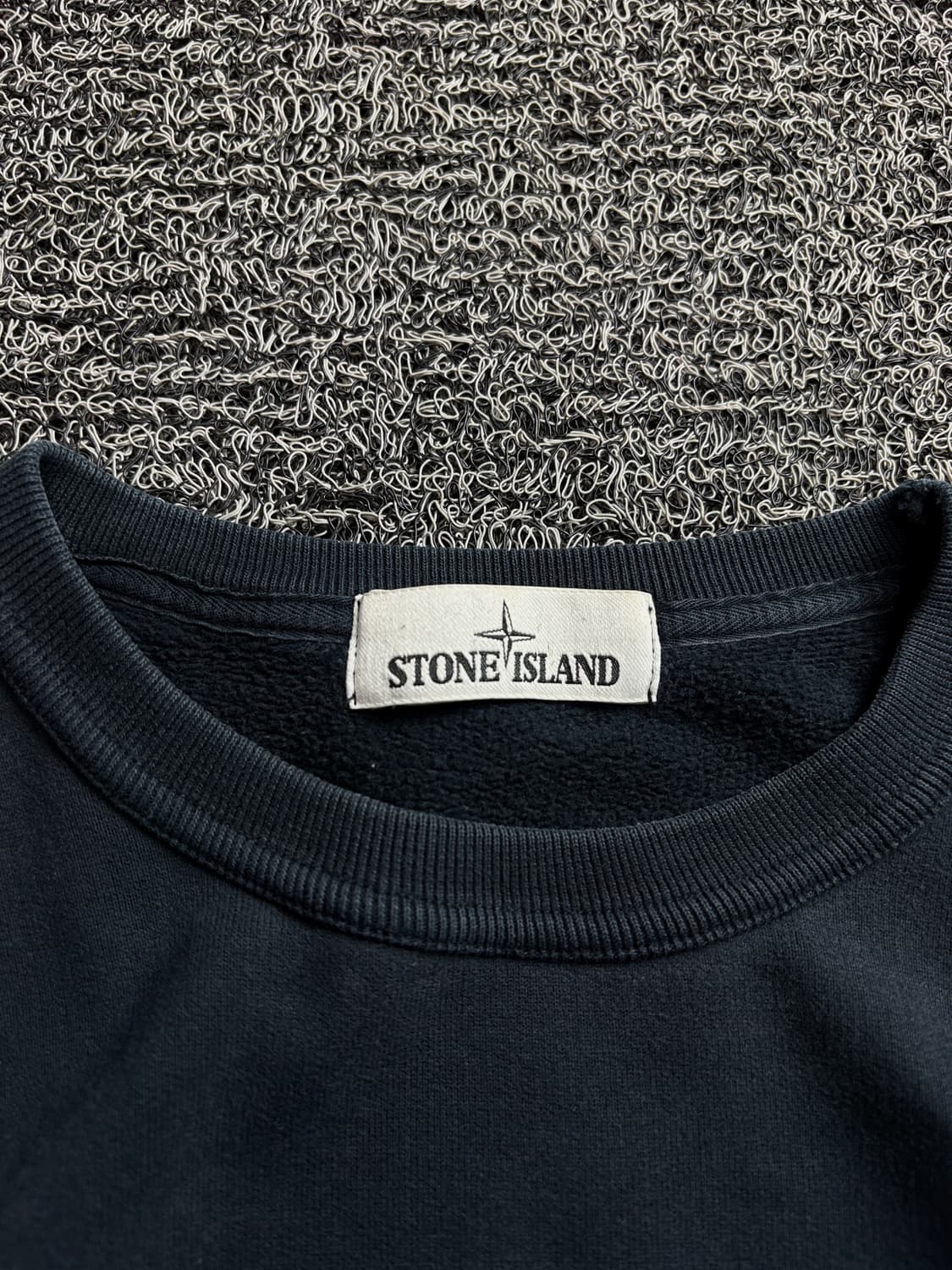 스톤아일랜드 와펜 미니멀 스웻 셔츠 3336 상품이미지3