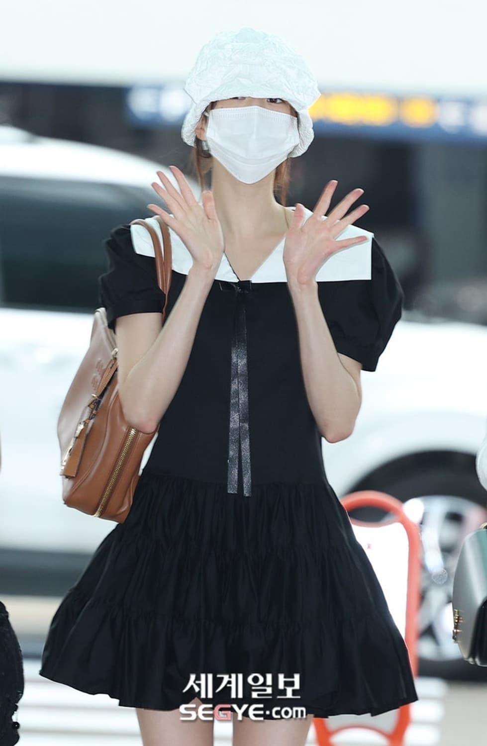 AWESOMENEEDS WAVY RIBBON HAT 어썸니즈 리본 버킷햇 상품이미지4