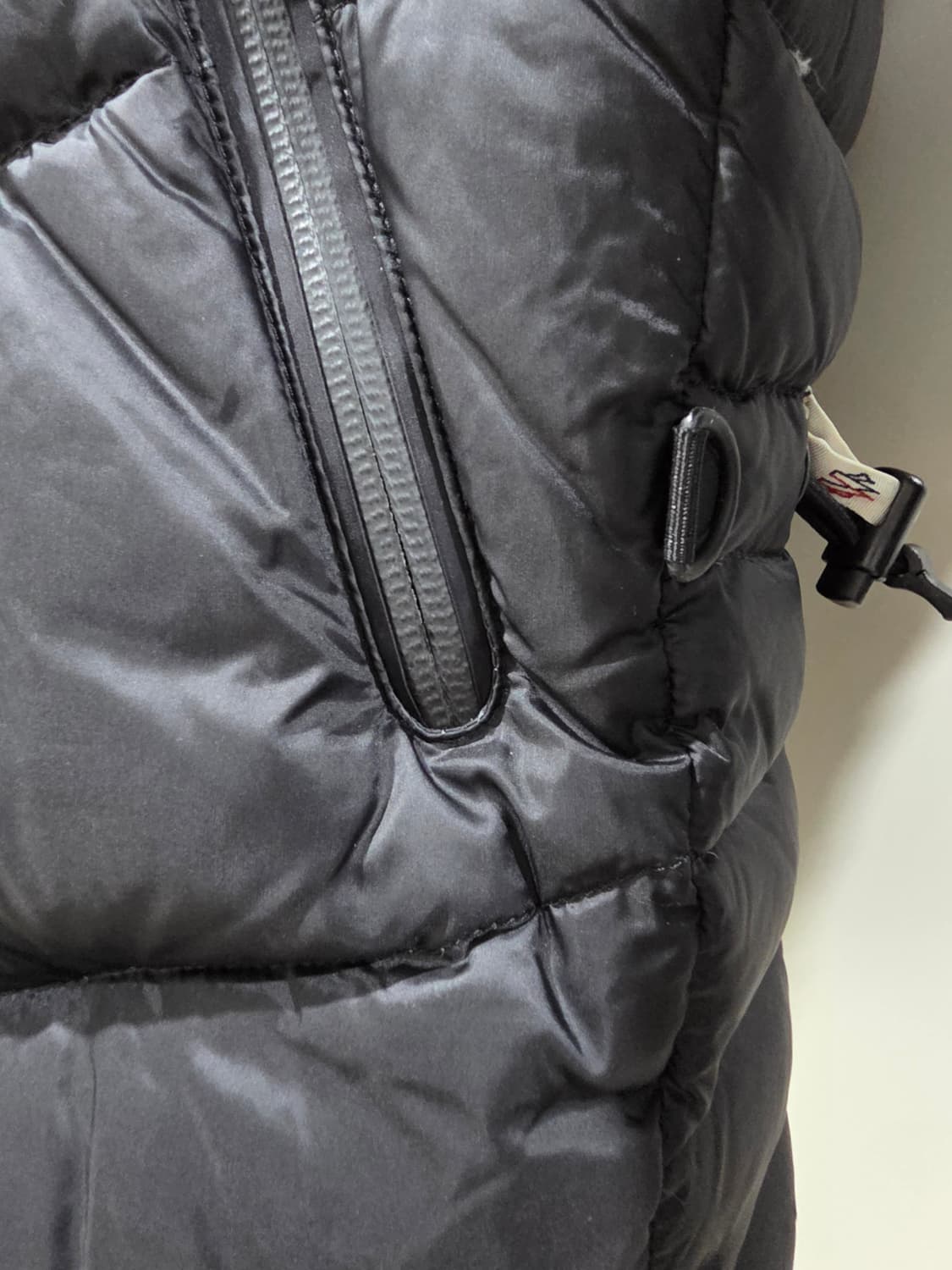 몽클레어 그레노블 BECKLER 블랙 패딩 상품이미지4