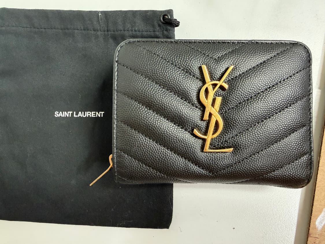 [정품] 입생로랑 컴팩트 지퍼 반지갑  상품이미지1