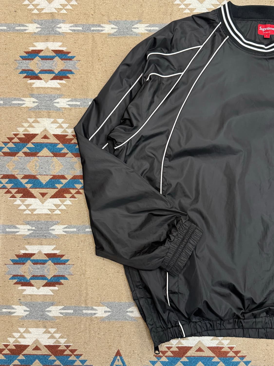 [L] 슈프림 파이핑 웜업 풀오버 블랙 상품이미지2