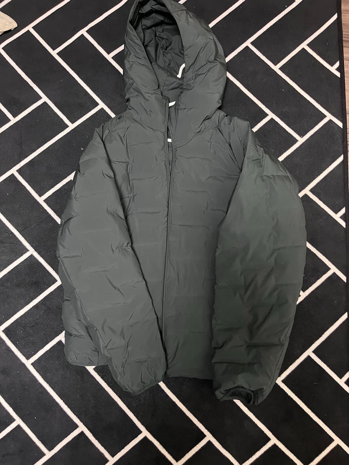 유니클로 퍼프테크 파카 L 다크그린 상품이미지1