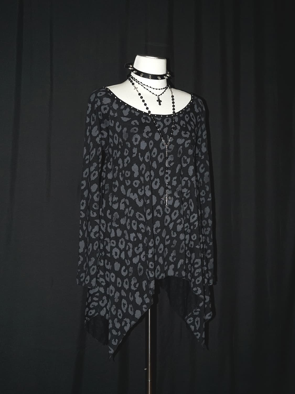 (chuxxx) neck rhinestone long sleeve  상품이미지1