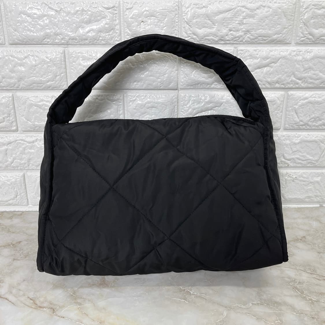 COS 코스 퀼팅 패디드 숄더백 블랙 상품이미지3