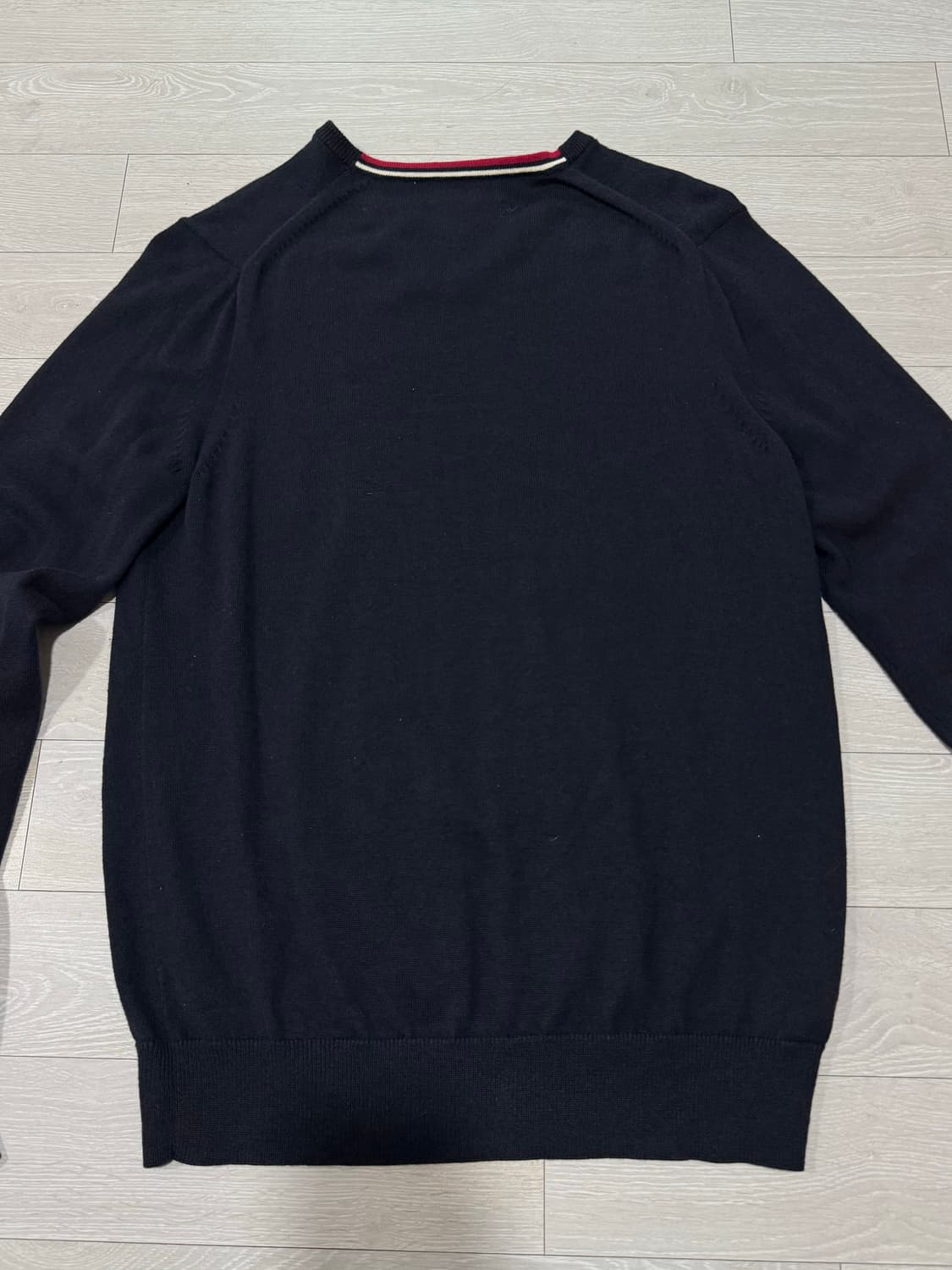 [M] 프레드페리 자수로고 브이넥 니트  상품이미지4