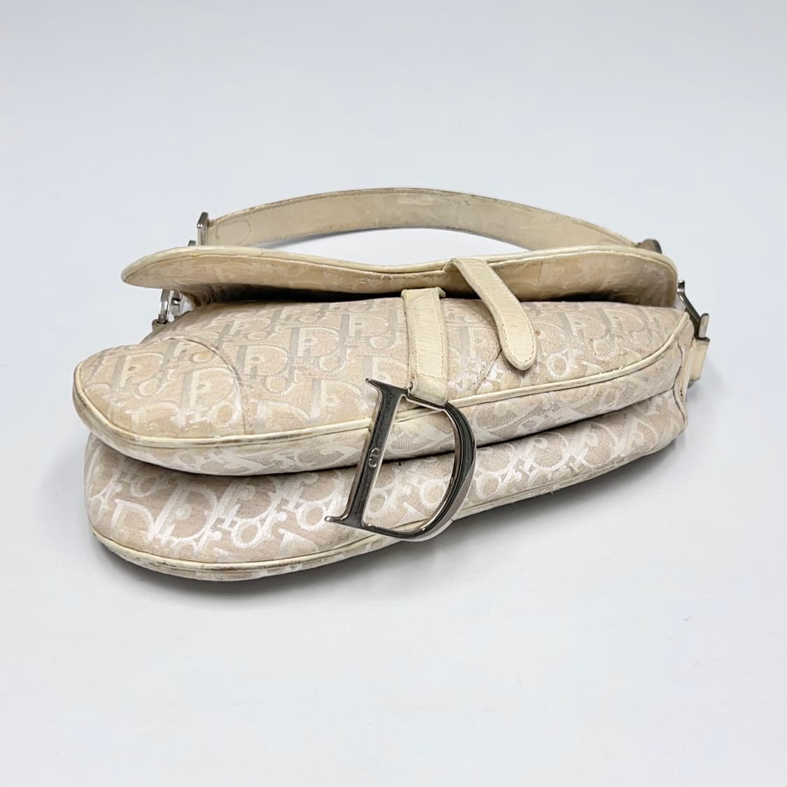 디올 오블리크 새들백 베이지 화이트 실버 상품이미지4