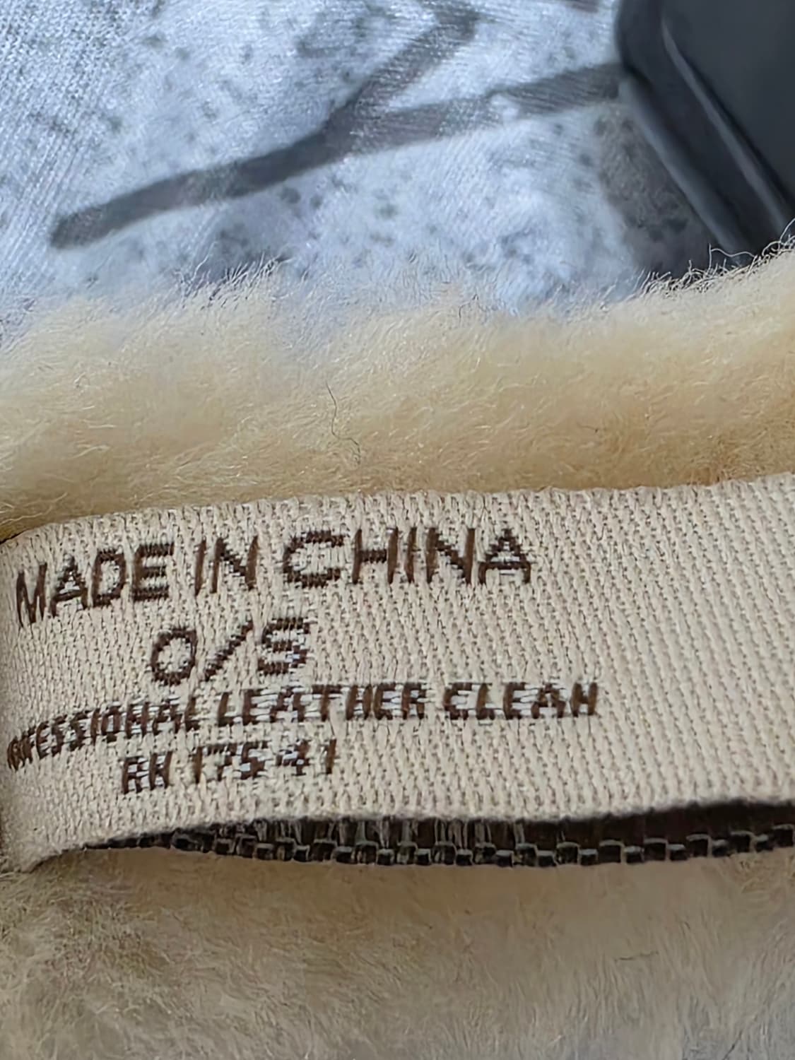 UGG 어그 클래식 리얼 시어링 이어머프 베이지 O/S 상품이미지5