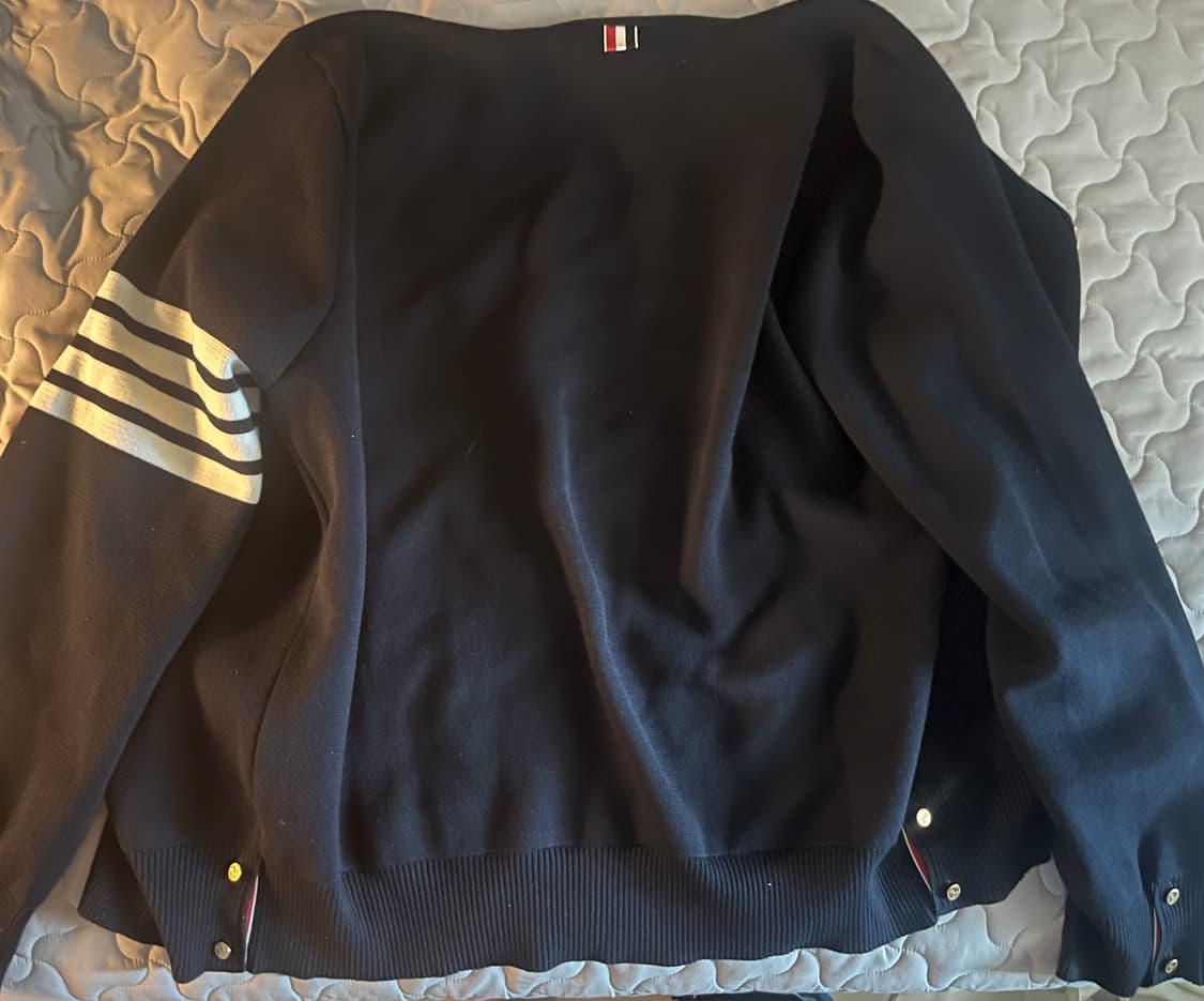 (4) 톰브라운 밀라노 스티치 금장 가디건 상품이미지3