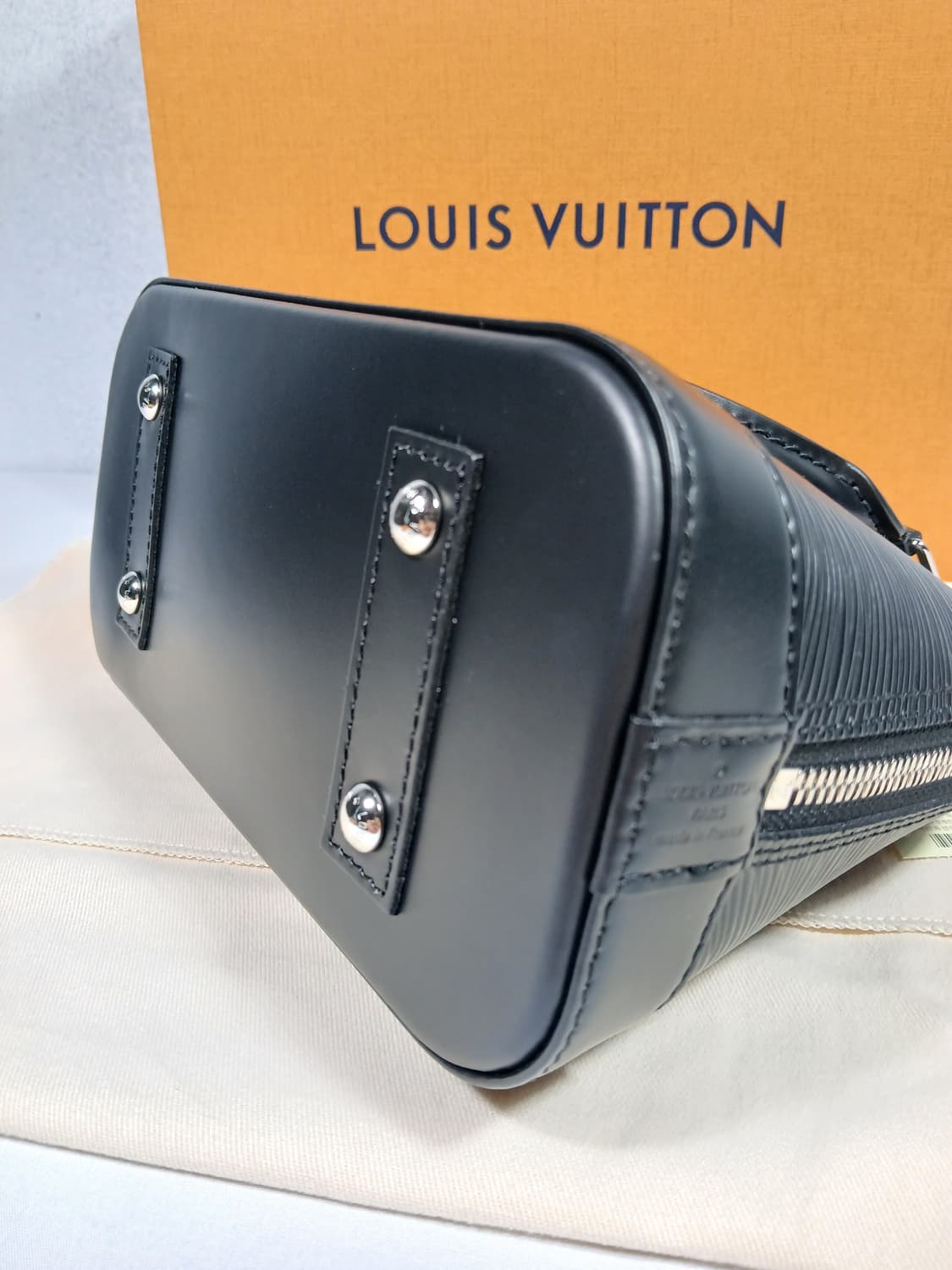 루이비통 에피 알마BB 토트백 M24645 상품이미지8