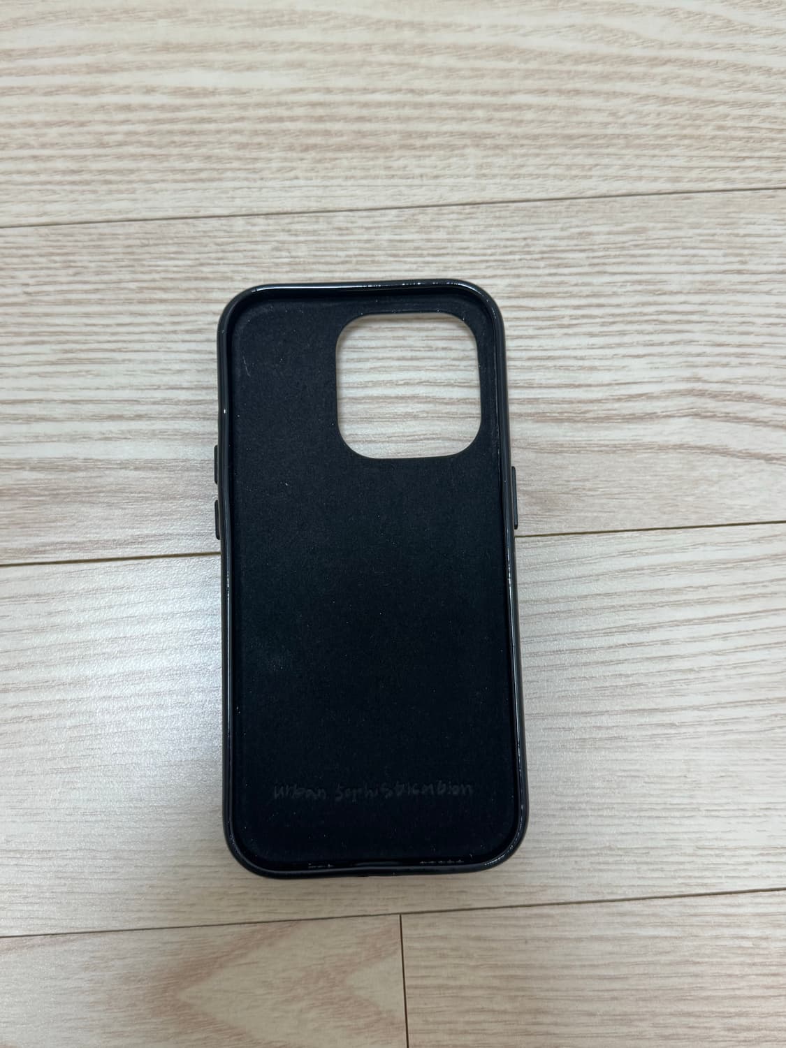 어반소피스티케이션 아이폰 15프로 도트 패딩케이스 상품이미지3