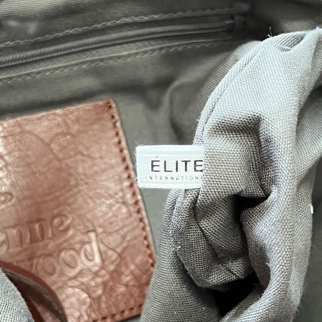 비비안 웨스트우드 로고 패턴 소가죽 숄더백 상품이미지8