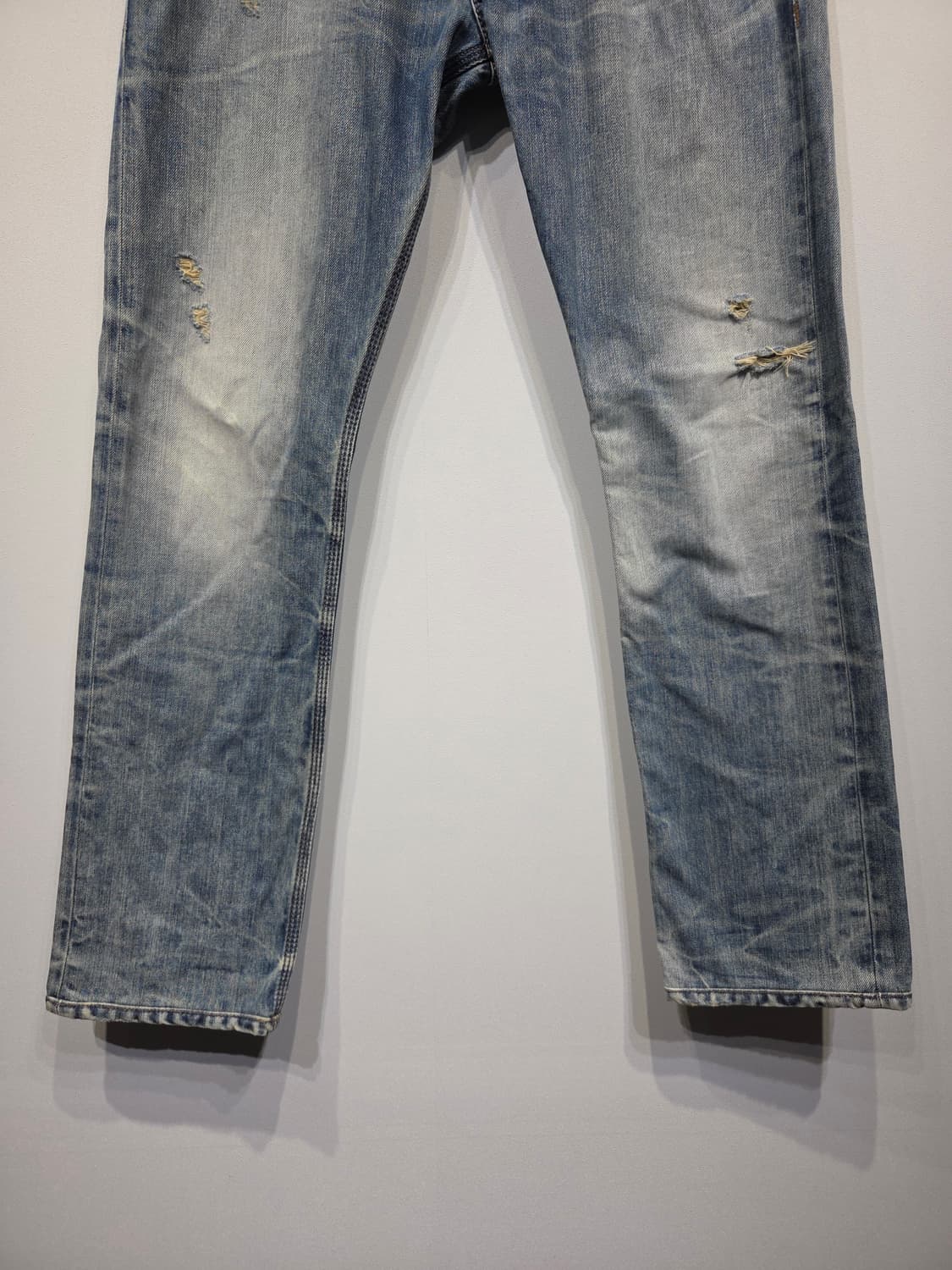 디젤 KROOLEY 레귤러 슬림 캐롯핏 데님 팬츠 상품이미지4