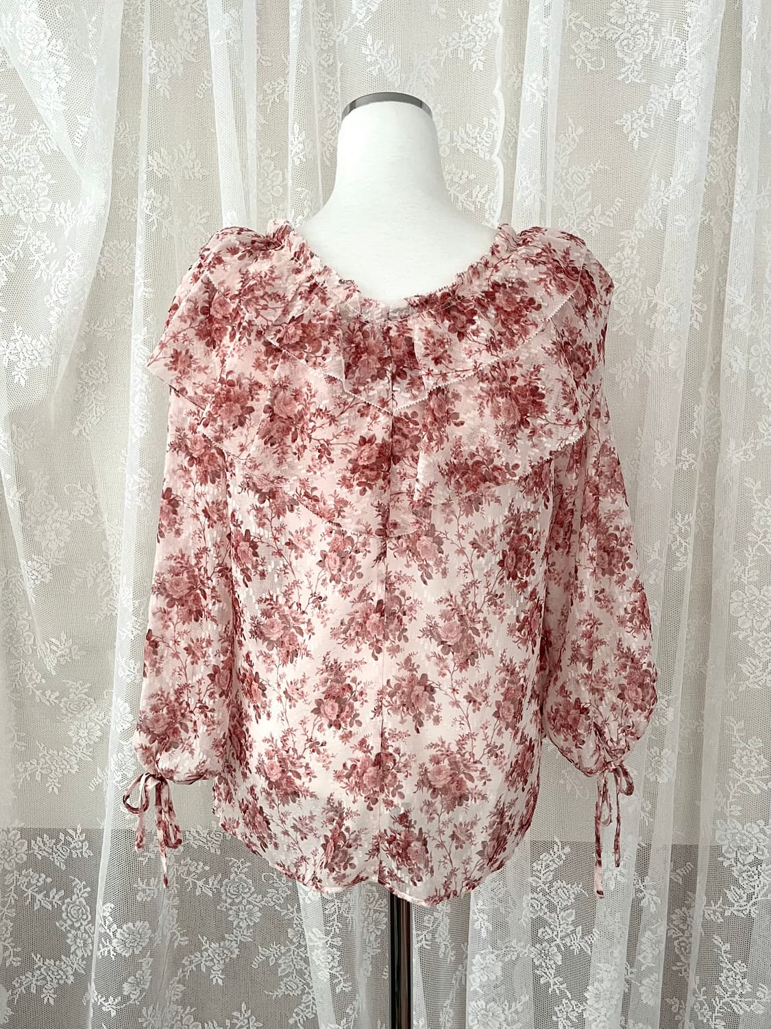 S) 온앤온 플라워 패턴 프릴 블라우스 레드 상품이미지2