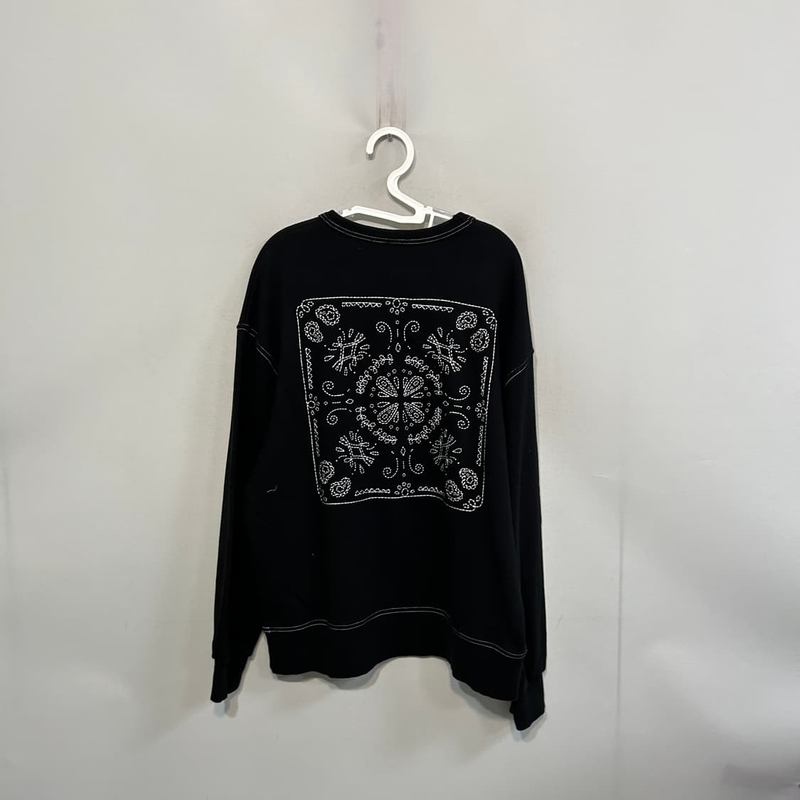 프리즘웍스 반다나자수 맨투맨 M  상품이미지1