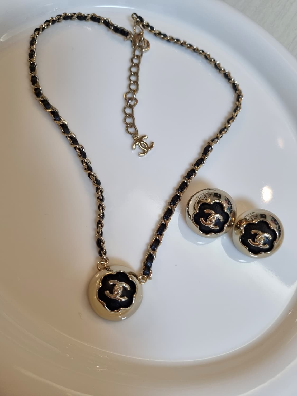 샤넬 업사이클링 가죽체인 까멜리아 턴락 목걸이 상품이미지6