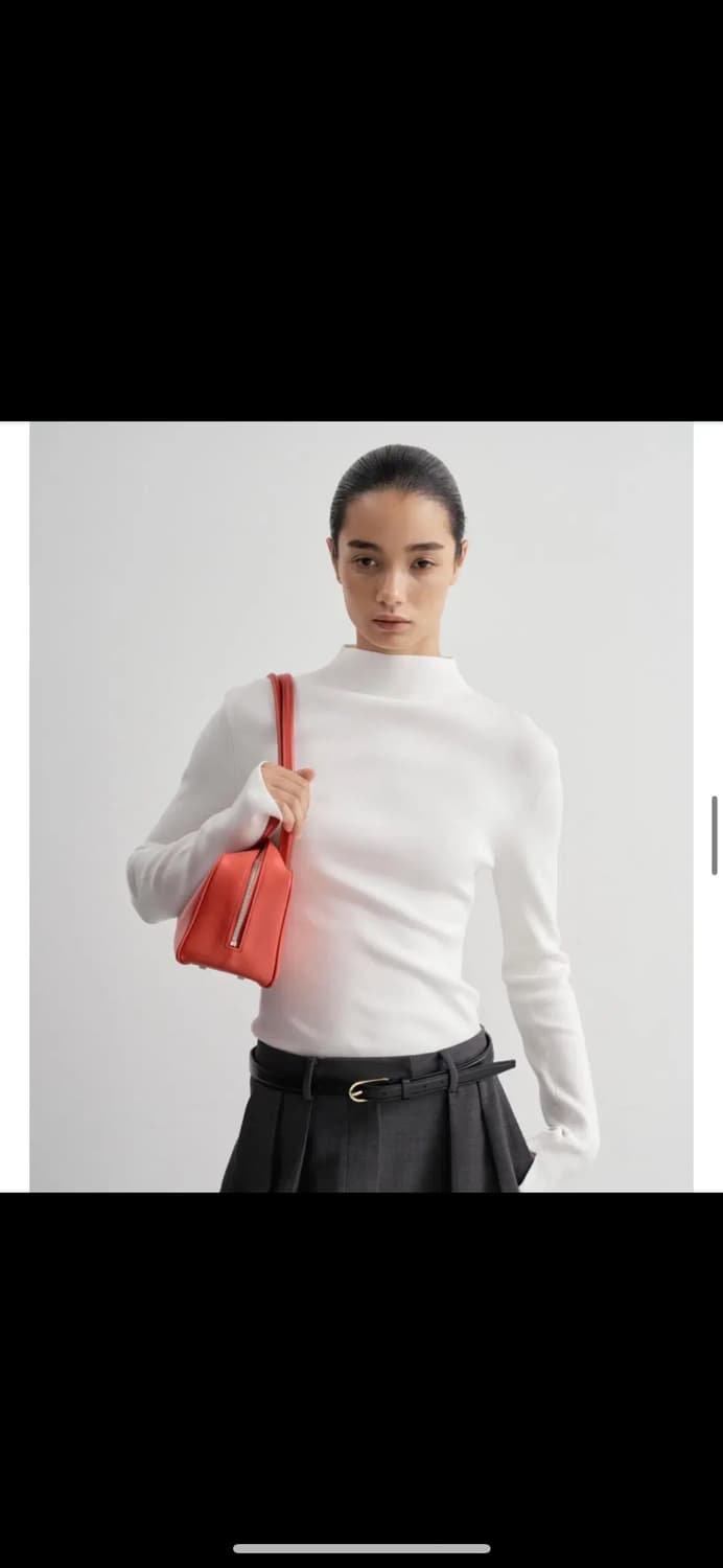 오르 고밀도 반넥 니트 아이보리 상품이미지1