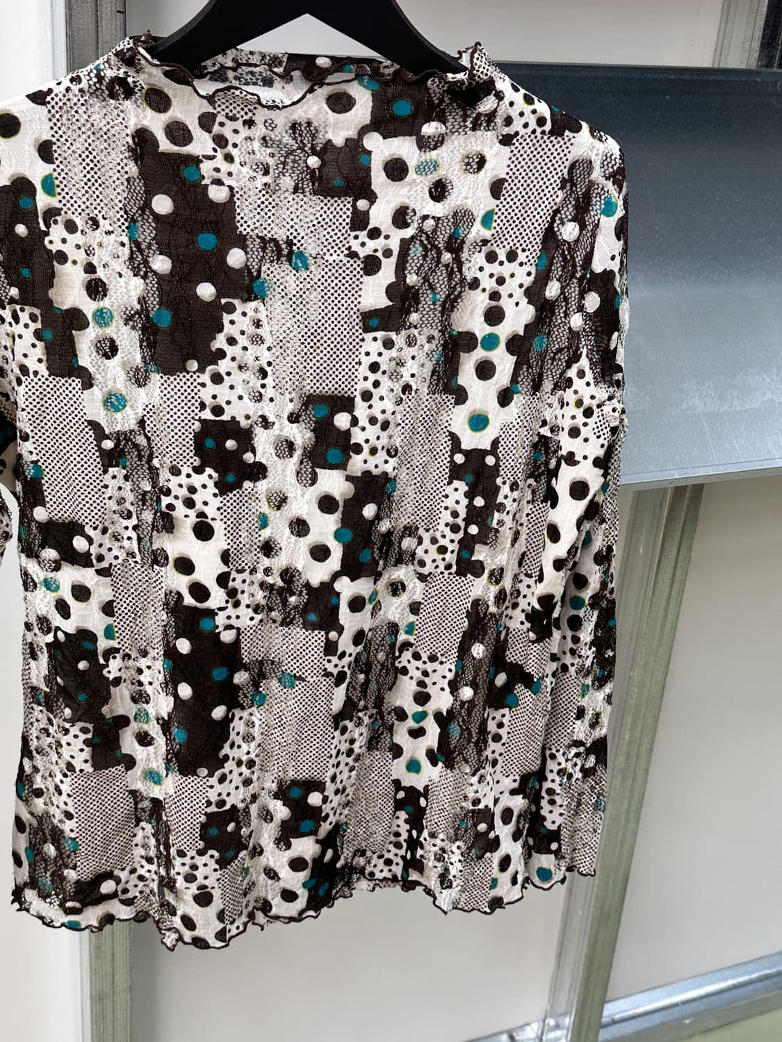 multi dot half neck top 상품이미지2