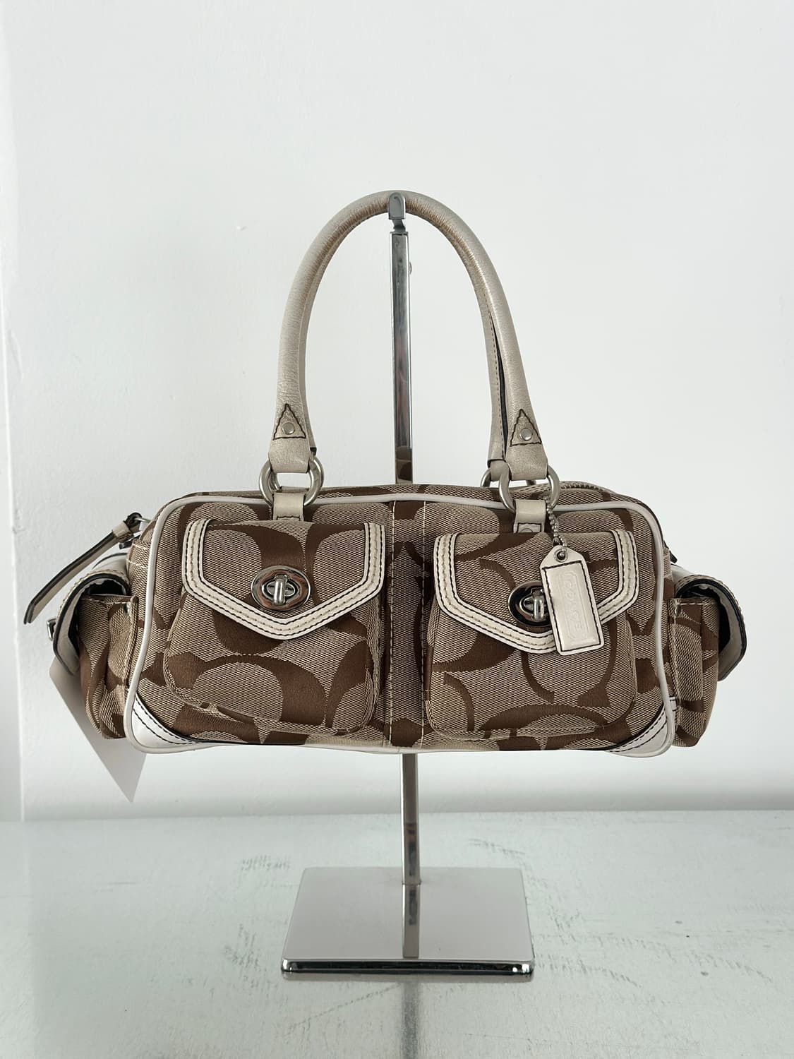 코치 자카드 멀티포켓 핸드백 상품이미지4