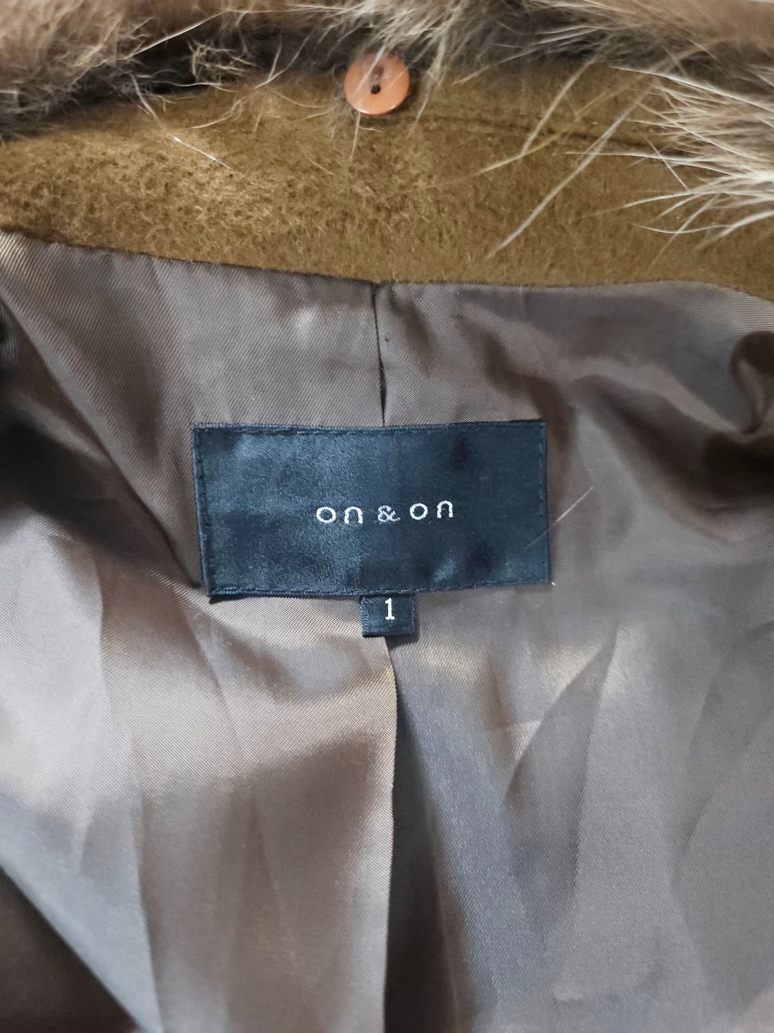 on&on 브라운 퍼 카라 더블 버튼 코트 S 상품이미지4