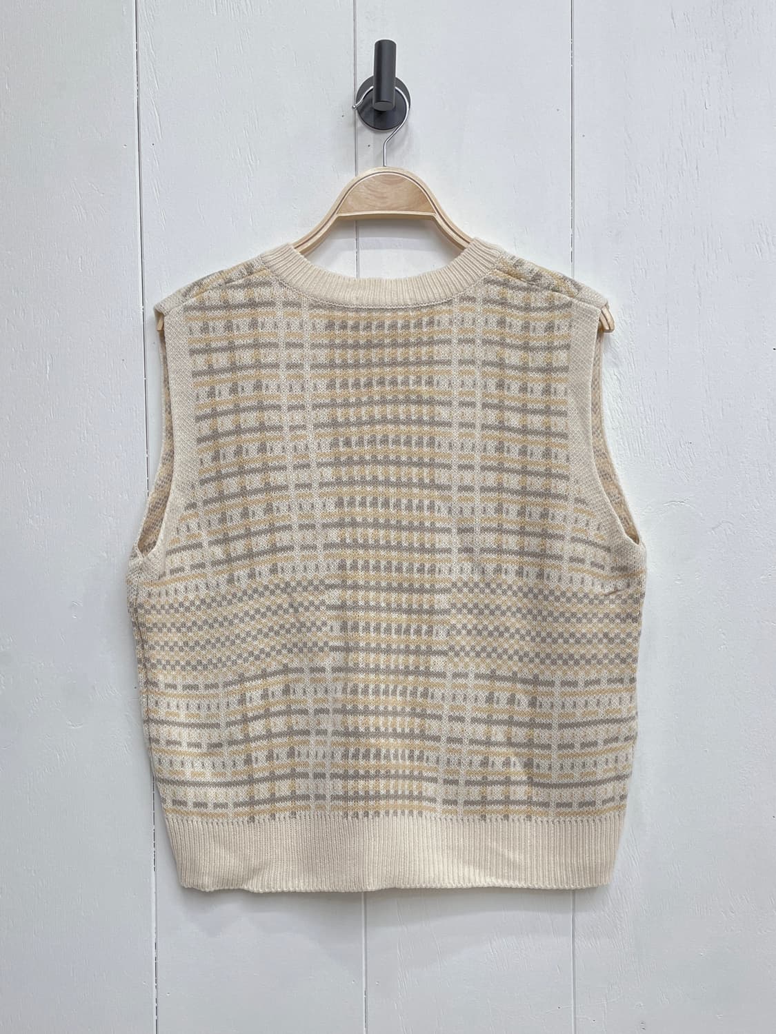 트위(TWEE) 체크 패턴 브이넥 니트 베스트 상품이미지3