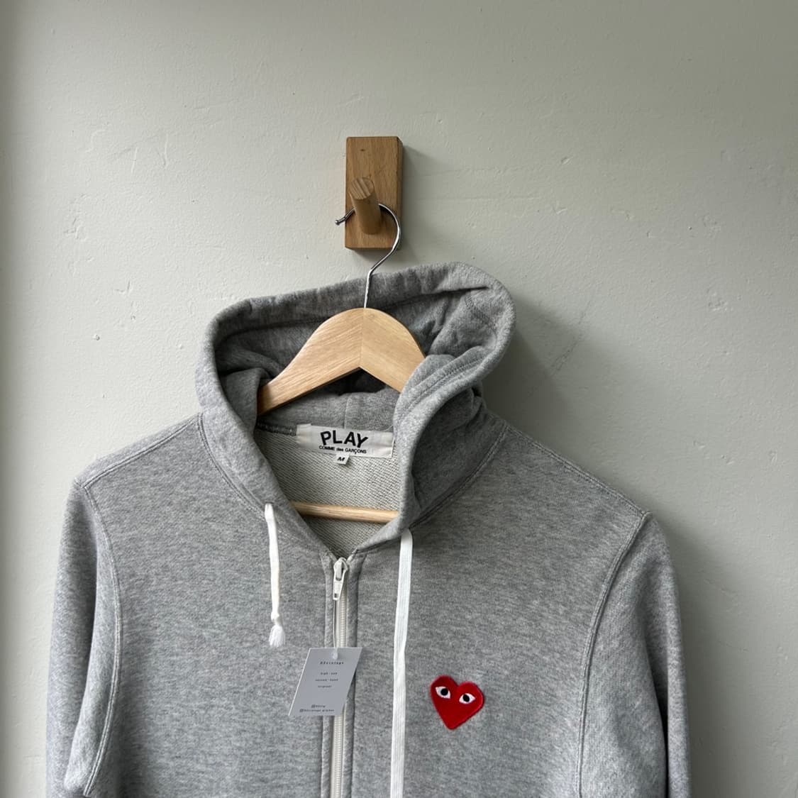 15222 - 꼼데가르송 레드 와펜 후드 집업 상품이미지1