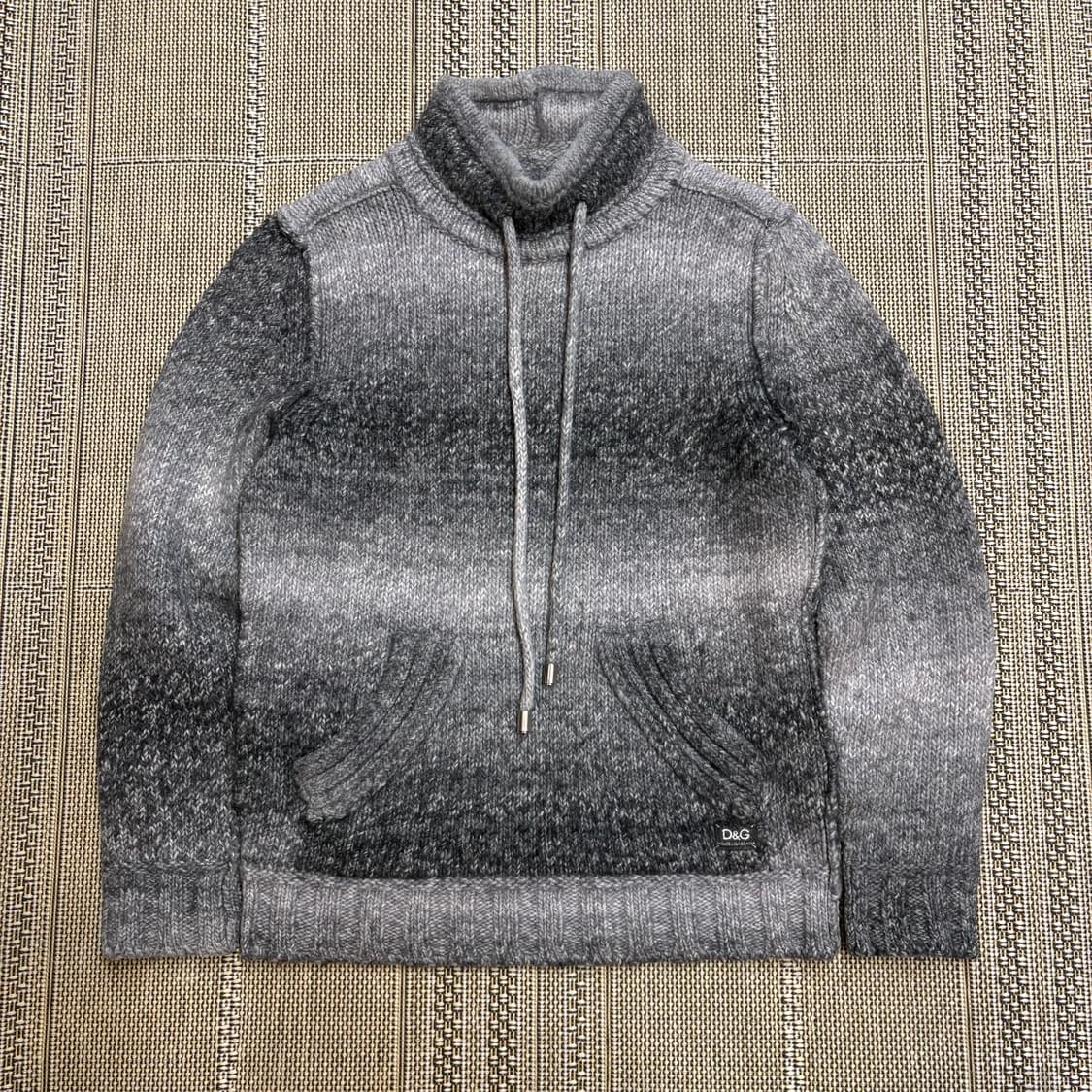 돌채 앤 가바나 그라데이션 그레이 터틀넥 스웨터 상품이미지1