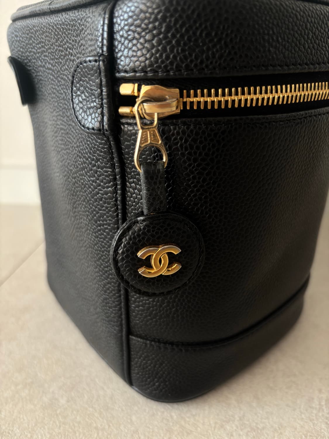 샤넬 빈티지 베니티백 블랙 금장 캐비어 상품이미지3