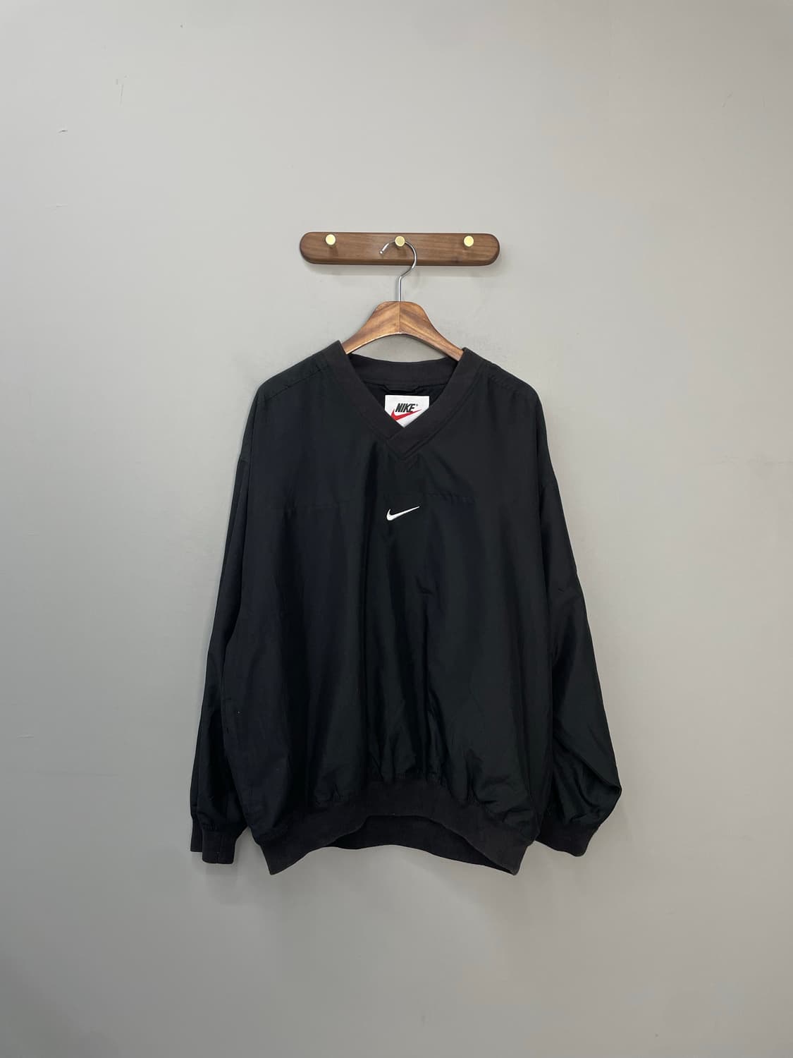 나이키 올드스쿨 체스트 로고 브이넥 블랙 웜업 H1117 상품이미지2