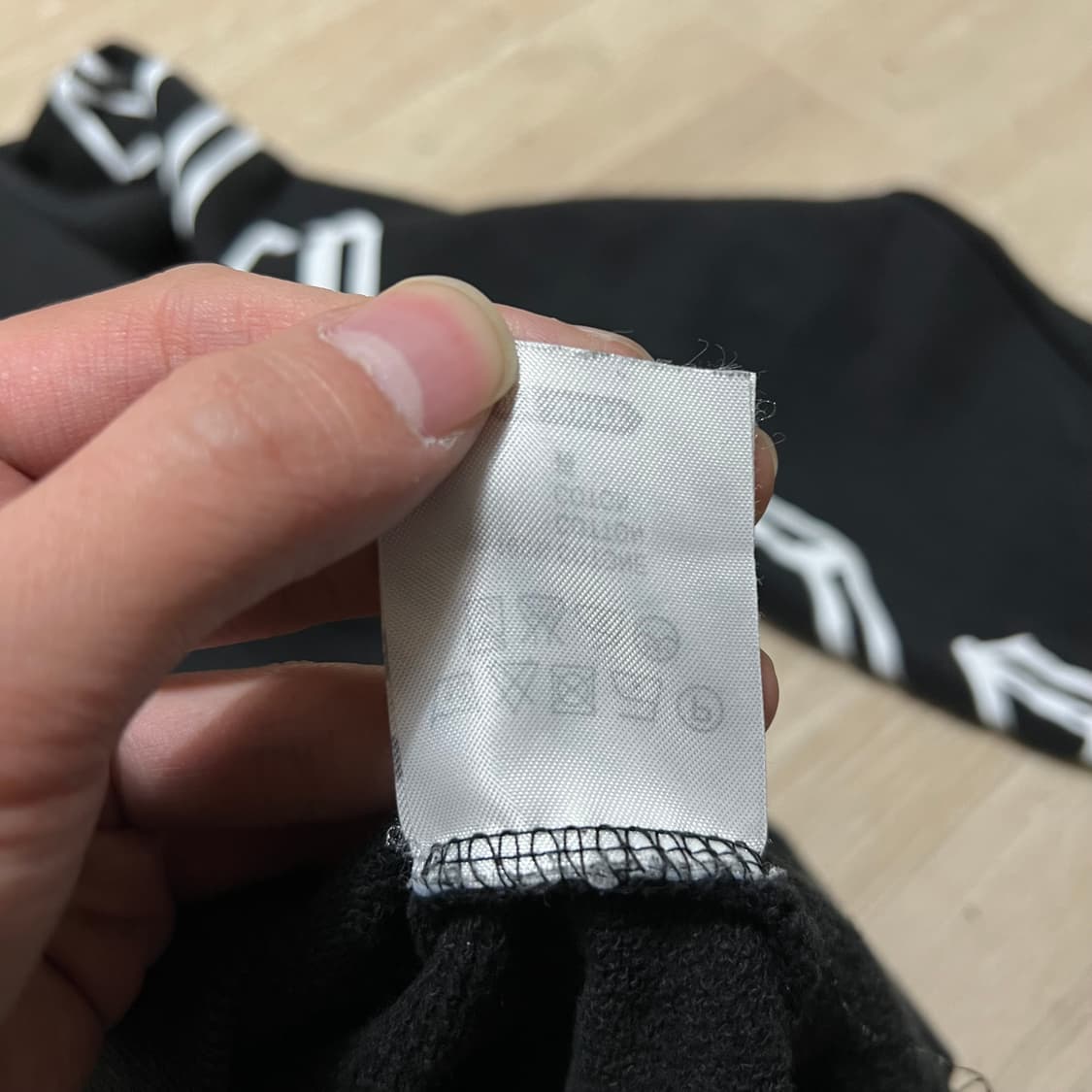 오프화이트 애로우 로고 프린팅 맨투맨 [블랙] M/95 상품이미지7