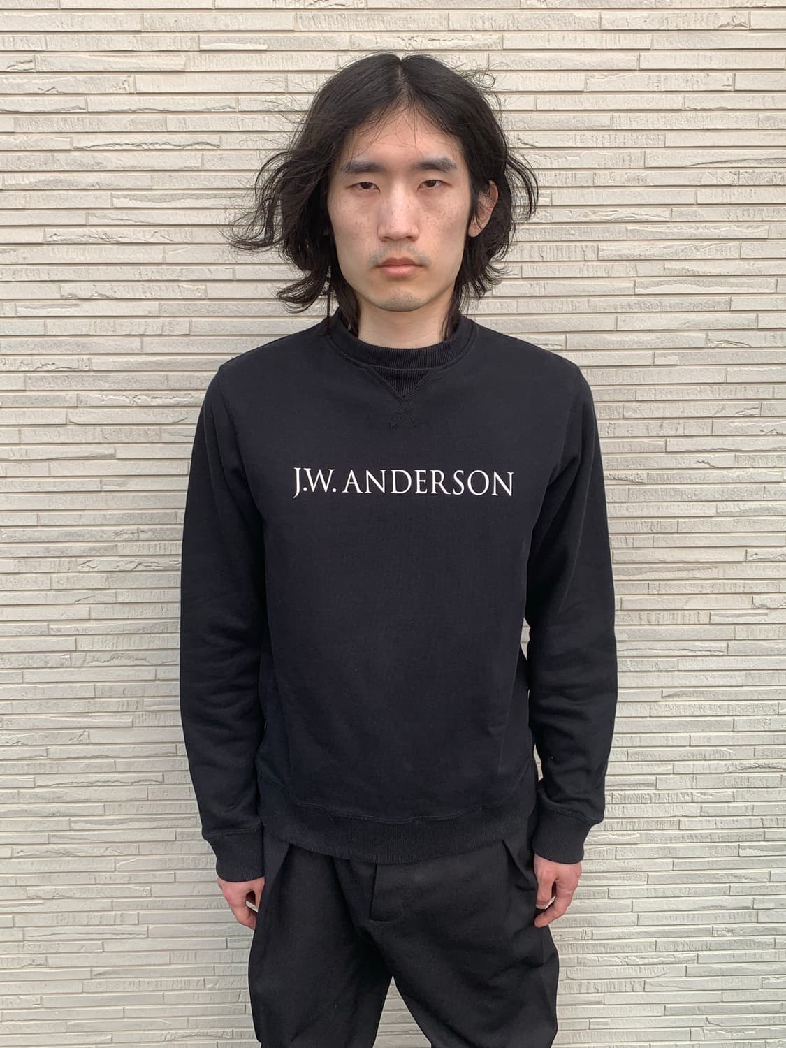 jw앤더슨 세리프 로고 맨투맨 (black) 상품이미지1