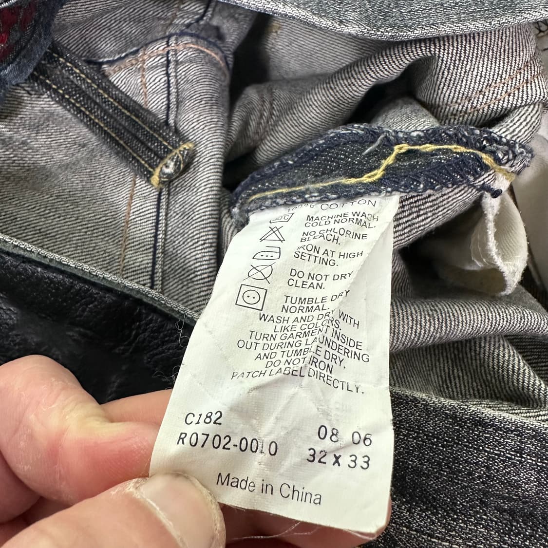 32 L 리바이스702 일자핏 블랙그레이워시드 옐로우스티치 데님팬츠 상품이미지9