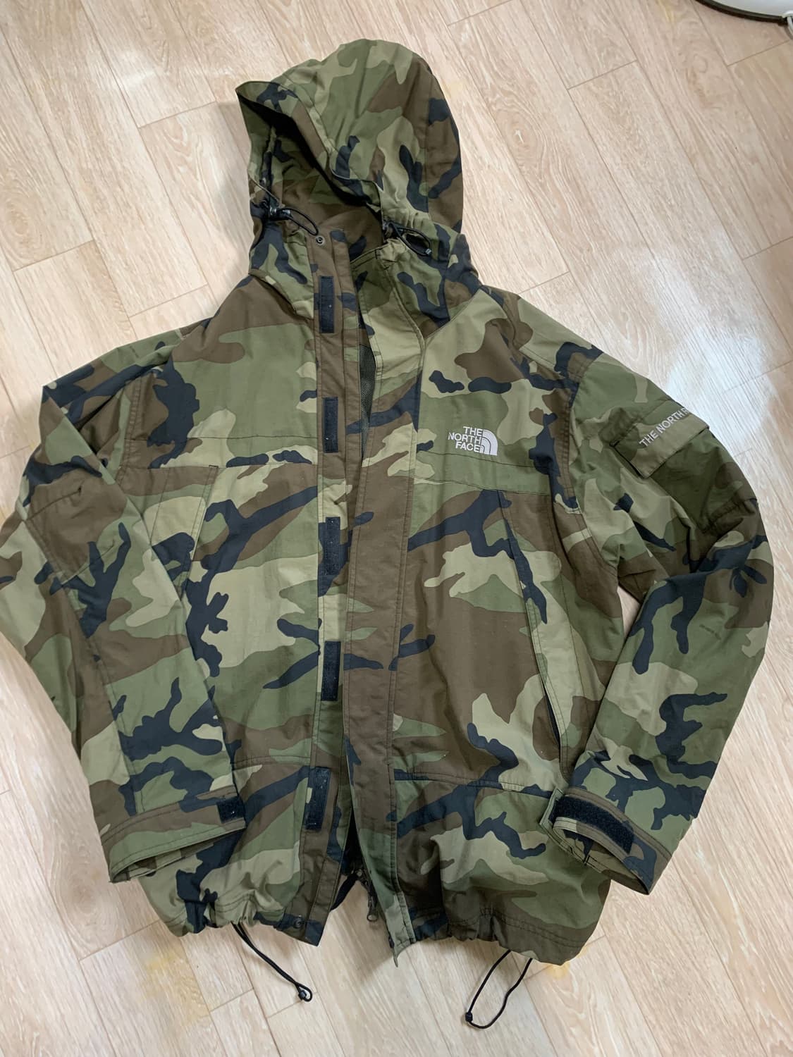 MFL20204 노스페이스 카모 바람막이 xl사이즈 상품이미지1