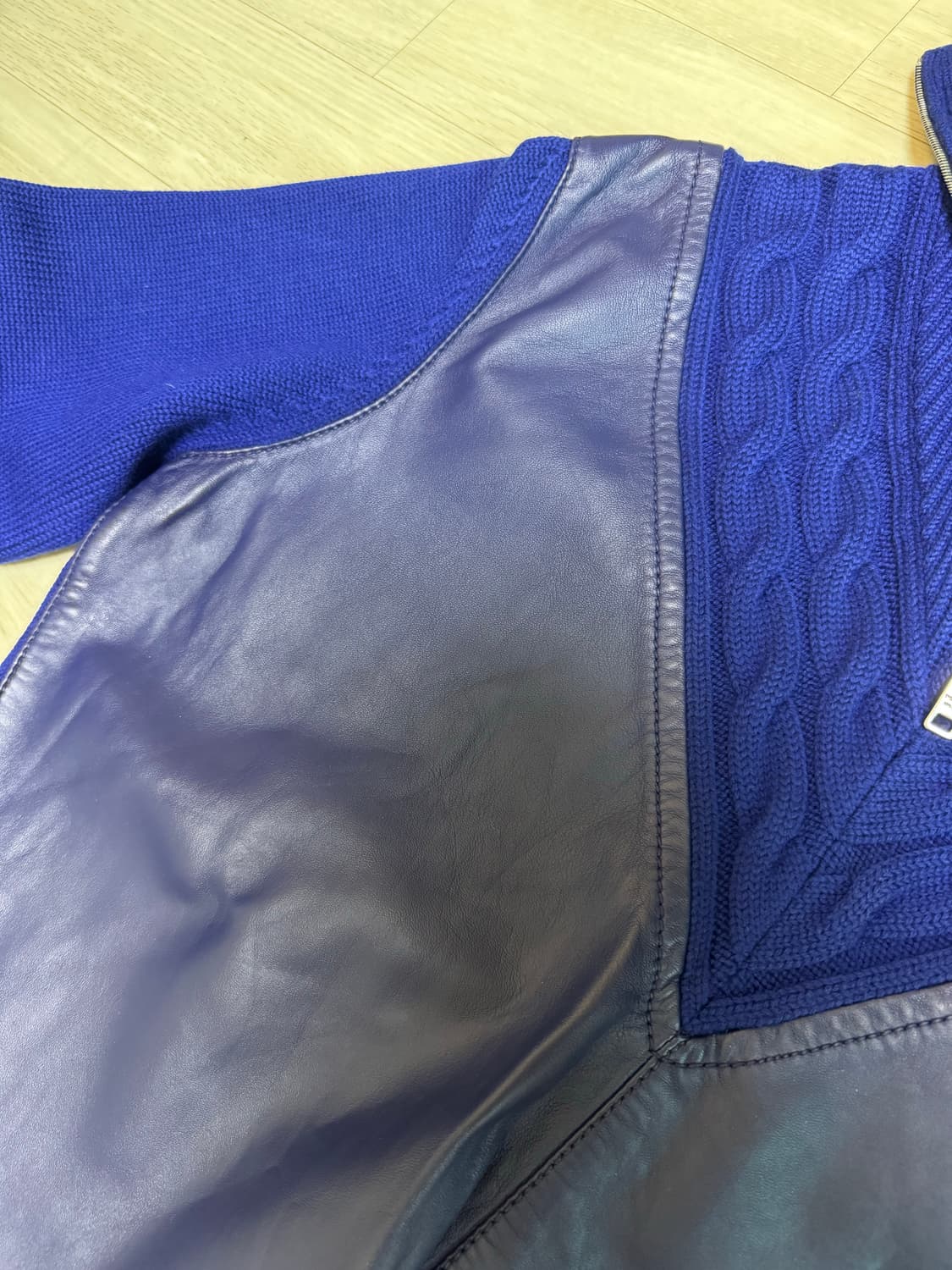 Prada 19s/s 컬렉션 런웨이 프라다 블루 레더 니트 집업 상품이미지4