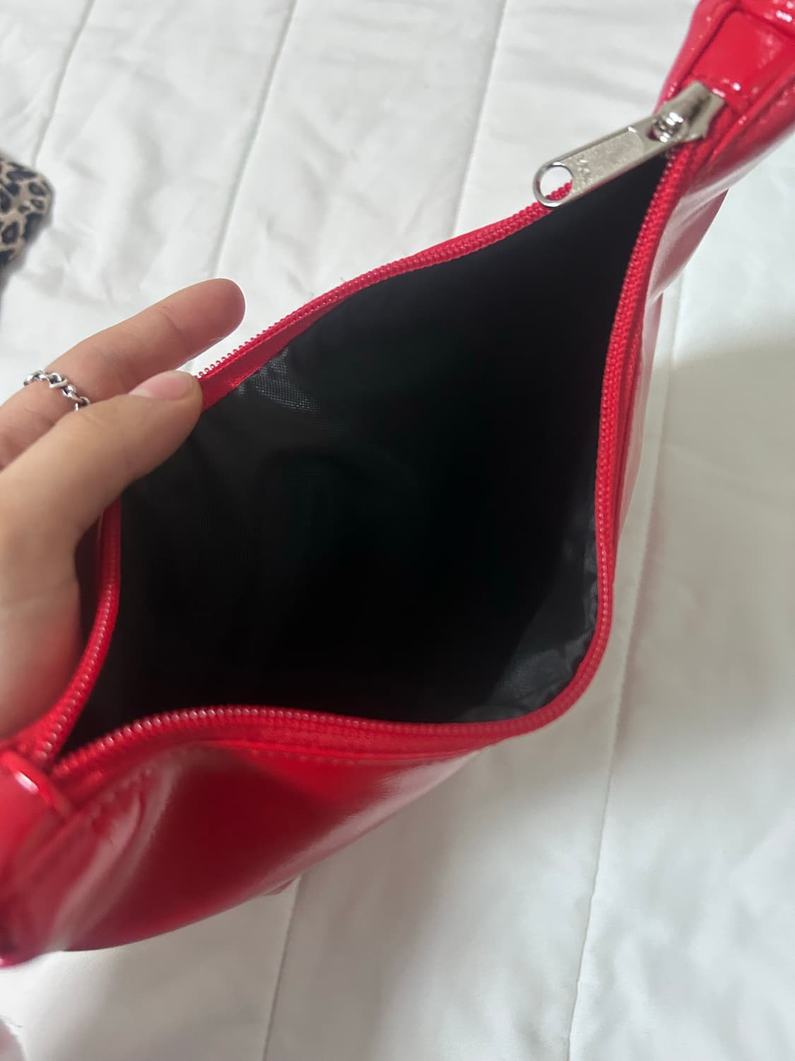 EMIS 이미스 에나멜 호보백 레드 새상품 팝니다! 상품이미지2