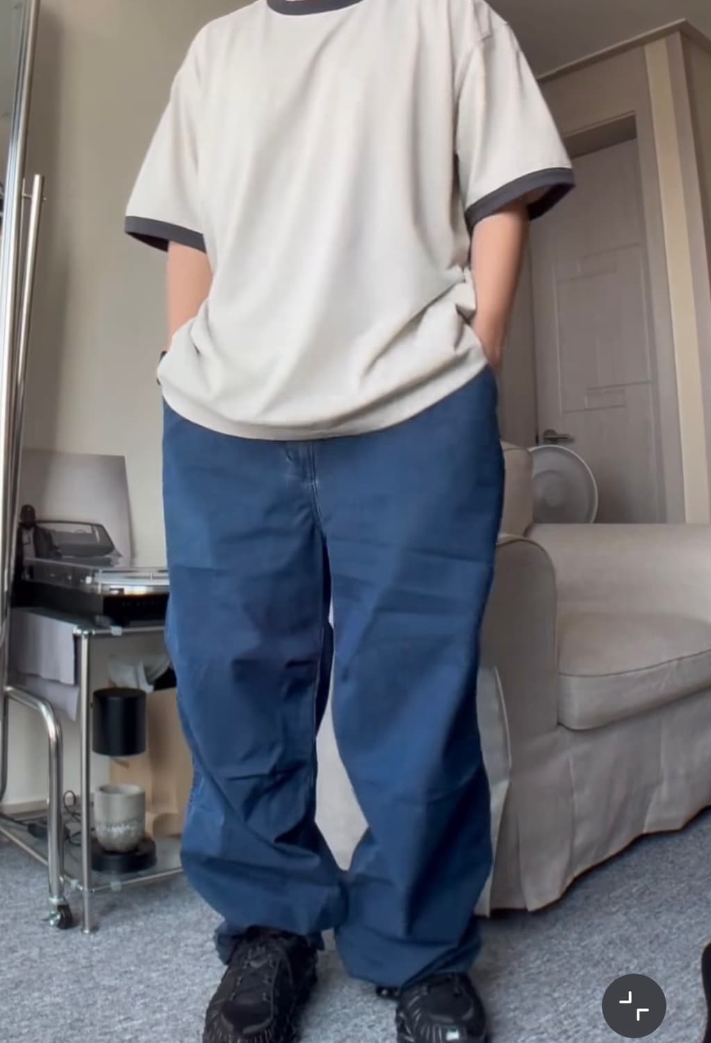 새상품급 L) 유니클로 와이드핏 파라슈트 팬츠 진청 인디고 상품이미지3