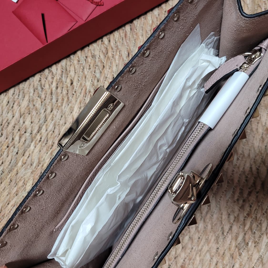 무조건 직거래)명품 단종 새상품 발렌티노 락스터드 핑크베이지 상품이미지5