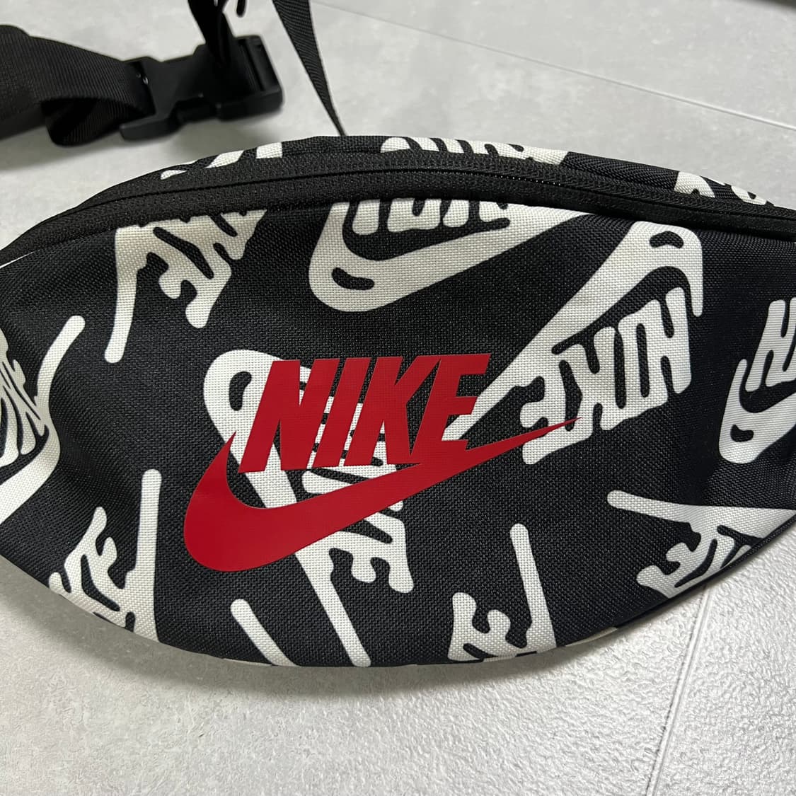 나이키 올오버 헤리티지 스우시 힙색 상품이미지2
