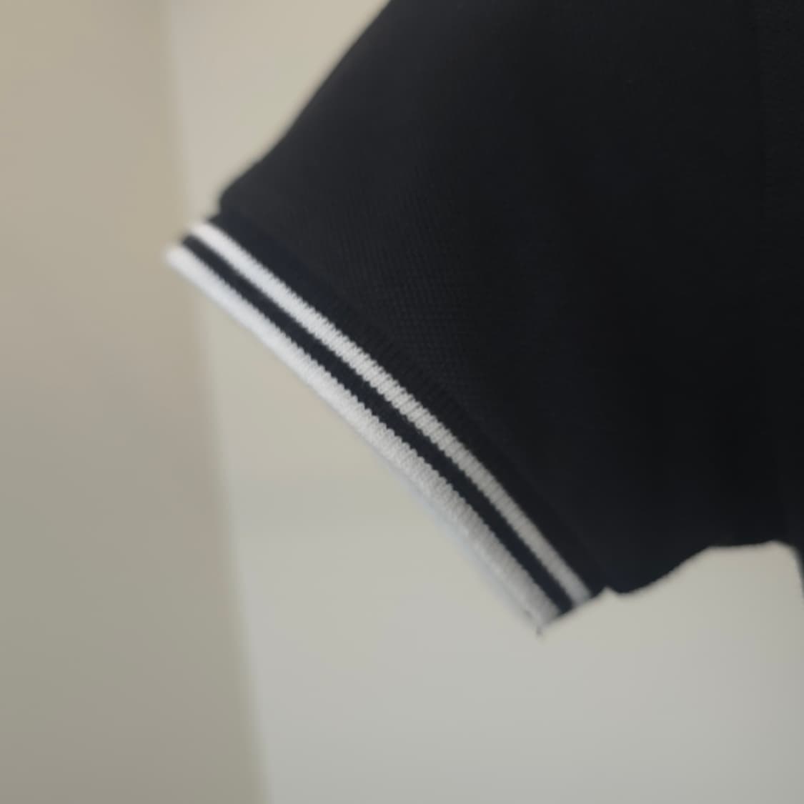 [중고/정품] 몽클레어 로고 패치 카라 티셔츠 상품이미지4