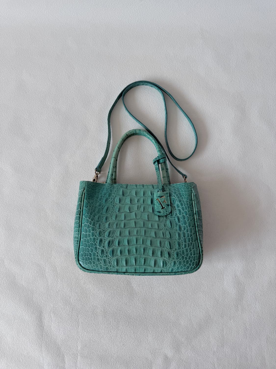 훌라(FURLA) 크로커 엠보 토트백(크로스 가능) 상품이미지1