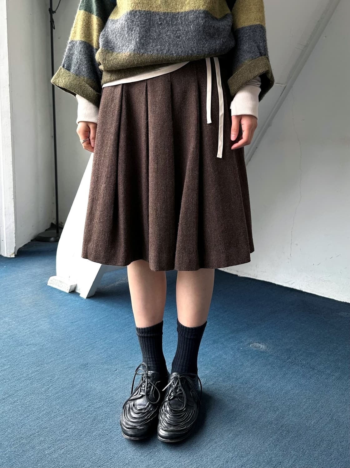 Tweed fabric pleated mid skirt 상품이미지9