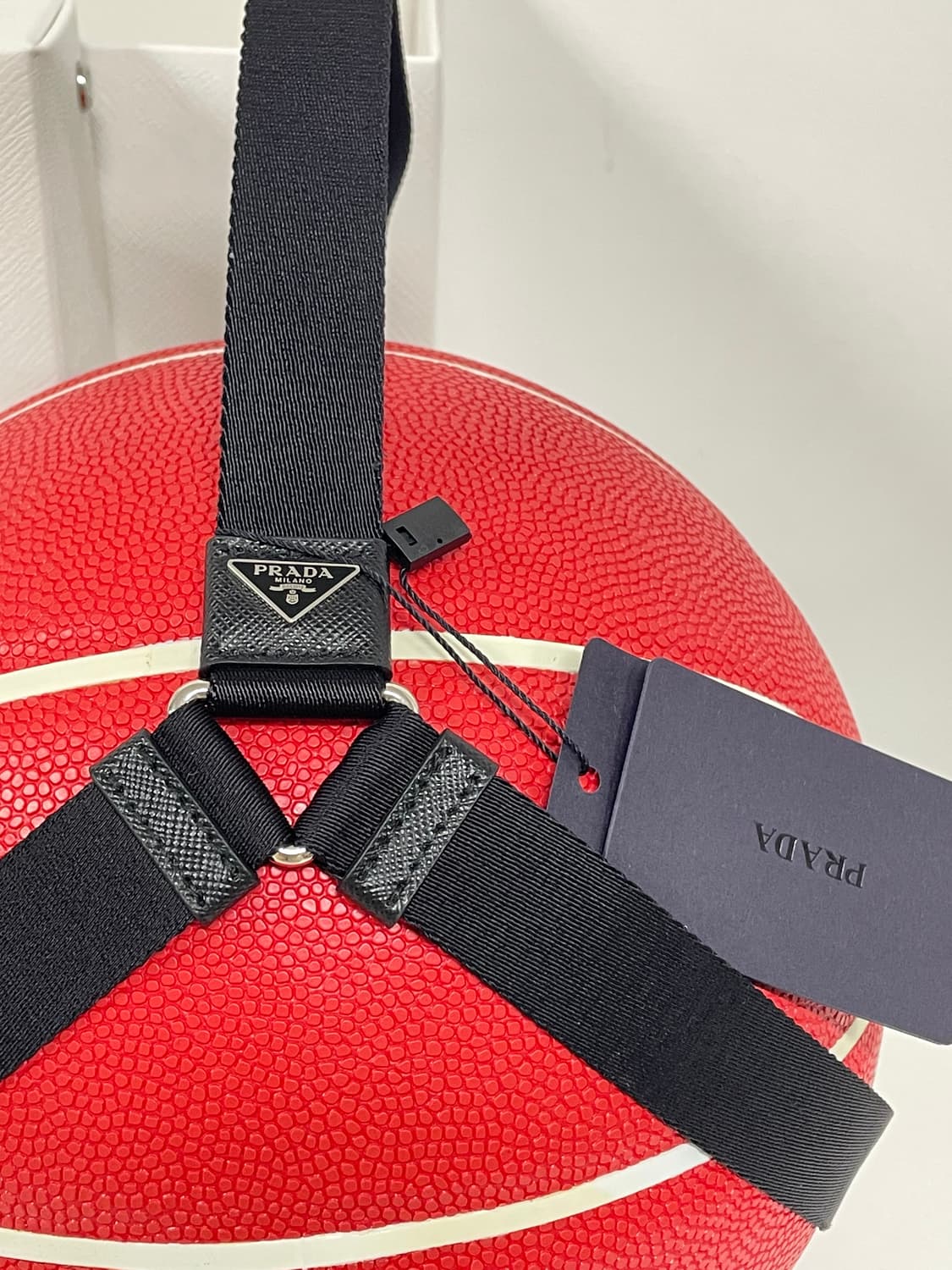 새상품 프라다 농구공 로고 프린트 밴드 하네스 레드 컬러 상품이미지8
