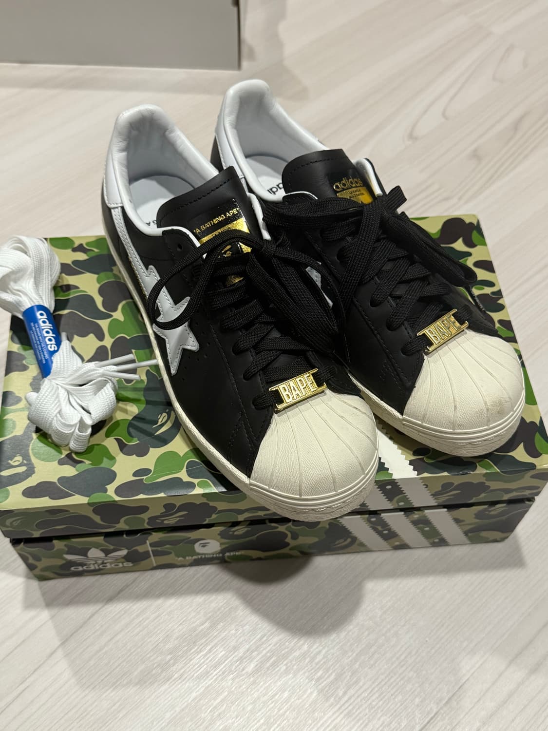 아디다스x베이프 슈퍼스타 245 상품이미지1