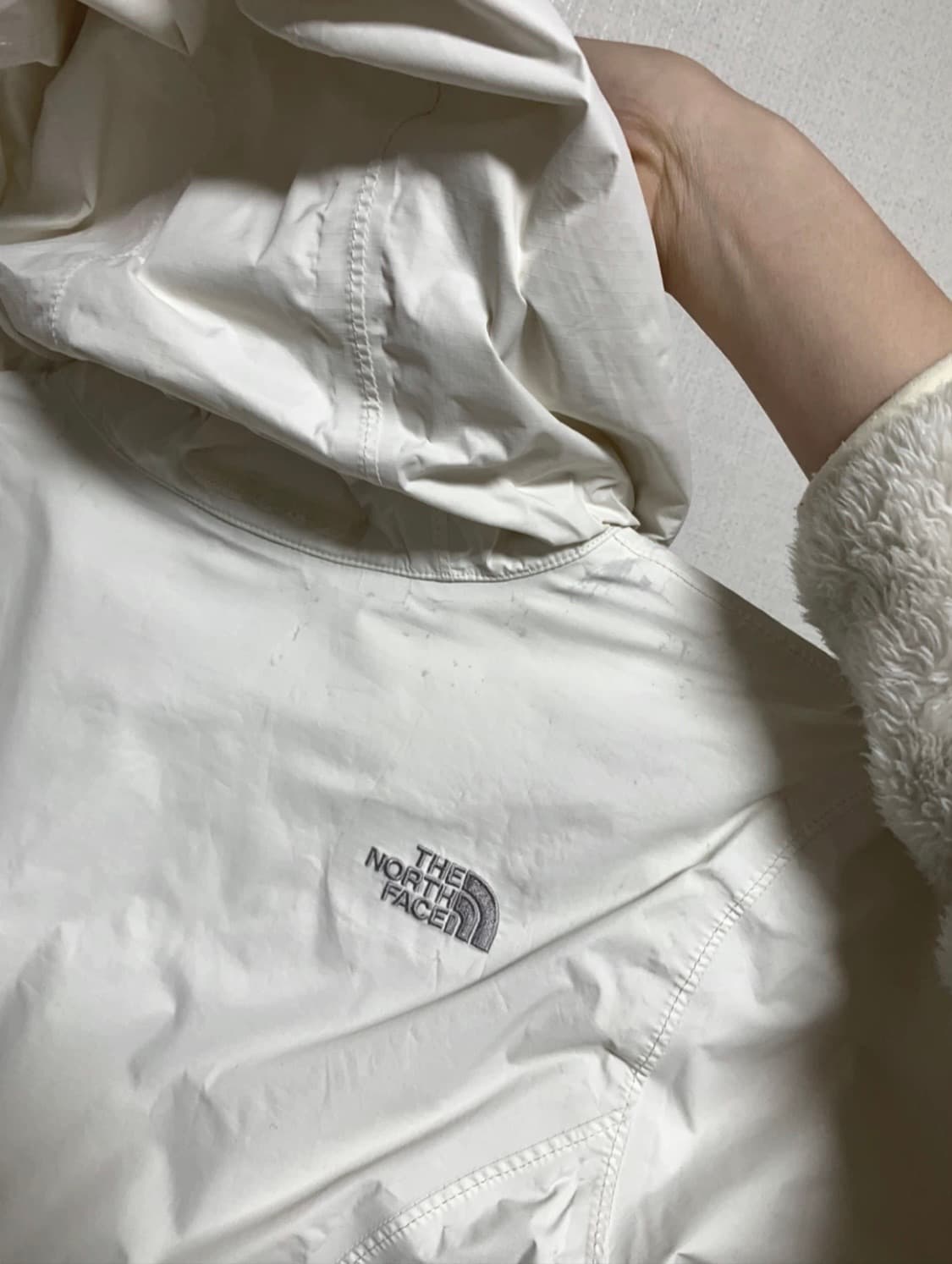 노스페이스 화이트 바람막이 후드 마운틴 윈드 자켓 상품이미지6