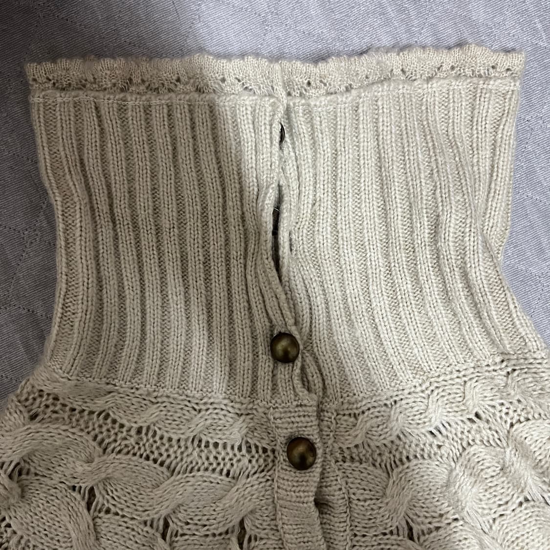 엑시즈팜 베이지 레이스 숏케이프 상품이미지3