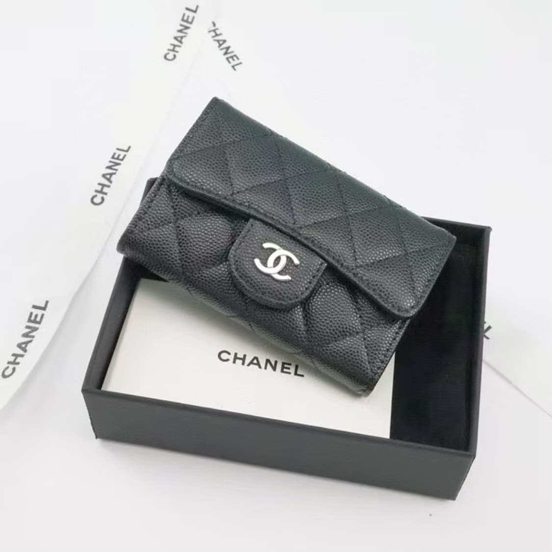 샤넬 클래식 카드 홀더 그레인드 카프스킨 & 골드 메탈 블랙 상품이미지3