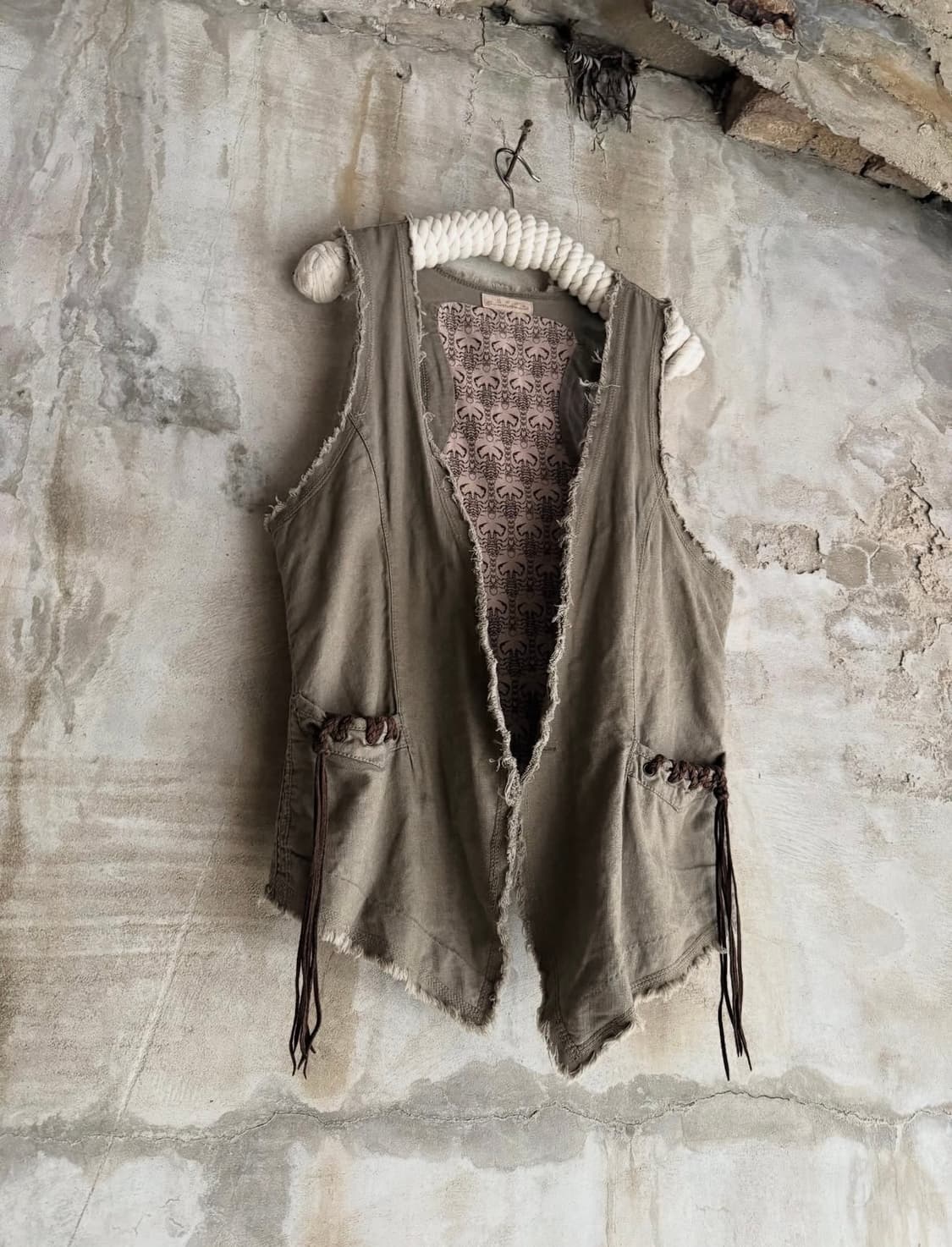 g.o.a Pocket Detail Vest 상품이미지1