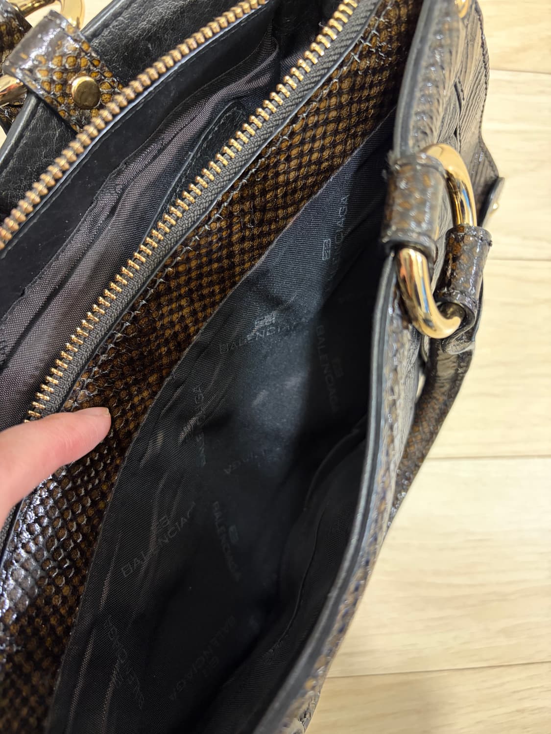 발렌시아가 정품 뱀피 핸드백 상품이미지7